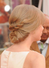 组图：斯威夫特和埃夫隆宣传新片亲密拥吻