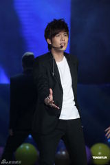 组图：金奎钟赴台湾与粉丝共度情人节