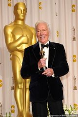 高清组图：奥斯卡后台获奖众星举金人光彩照人