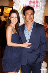 组图：谢婷婷安志杰秀恩爱 亲吻预祝白色情人节