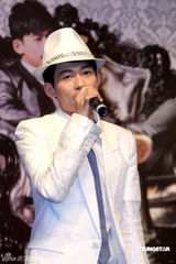 幻灯：苏醒推出新专辑 师兄王力宏录VCR祝福