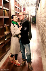 组图：张丹峰同妻子洪欣上海甜蜜度情人节