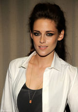 组图：斯图尔特烟熏妆亮相《在路上》纽约放映