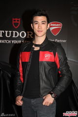 组图：李治廷欲带妈妈探班范冰冰