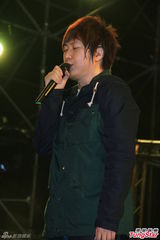 组图：五月天献唱春浪 阿信感性逼哭歌迷