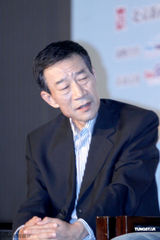 组图：《山楂树》发布会 周冬雨窦骁清纯造型亮相