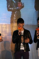 幻灯：吴建飞携三“天使”亮相 谈新片《澳门往事》