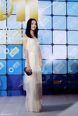 组图：姚晨压轴2011时尚大典白色纱裙柔美飘逸 