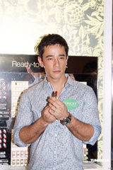 幻灯图：古天乐喜爱性感美唇 谢婷婷不知嫂子已出院