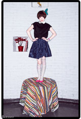 组图：夕又米街拍秀波点翻领衬衫