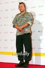 组图：大钟奖红毯星光熠熠 群星华服登场斗艳