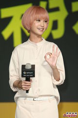 组图：杨丞琳代言忆亡父 强忍悲痛直呼没事