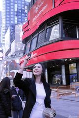 组图：微博女王姚晨助力微博上市 笑言彼此相爱