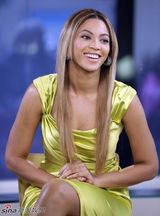 高清组图：碧昂丝做客谈话节目 现场激情献唱