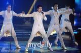 组图：韩团帝国之子出道4年首次举办演唱会