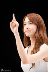 高清图：少女时代允儿写真现场 露招牌清纯笑容