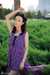 组图：葛晓凤清凉夏日写真 一抹浅笑甜美俏皮