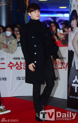 组图：EXO少女时代等助阵《可疑的她》试映会