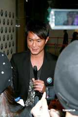 幻灯图：古天乐提环保选车 Angelababy澄清未隆胸