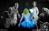 组图：Lady Gaga巡演视觉系新招 乳胶装变水母