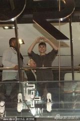 组图：贾斯汀比伯会面穆里尼奥 兴奋获赠皇马球衣