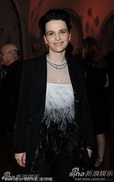 幻灯：《名利场》戛纳办派对 洛佩兹邓文迪争艳