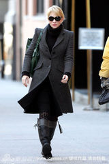 组图：凯特-布兰切特携子漫步街头神采奕奕