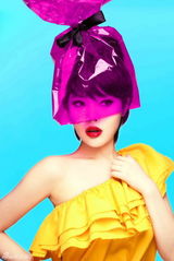 组图：徐冬冬拍摄圣诞时尚大片演绎糖果风情