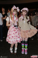 组图：日女星竹村桐子香港开唱 粉色舞衣卡哇伊