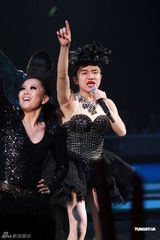 组图：福禄寿开唱大牌嘉宾云集 薛家燕上演校服诱惑