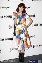 组图：韩星朴信惠与少时秀英等亮相首尔时装周