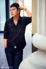 幻灯图：于洋写真尽显熟男诱惑 静谧眼神深情 