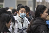 组图：艺考众美女带口罩面试 不畏PM2.5爆表