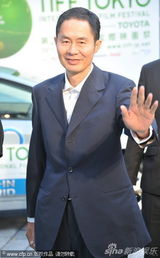 组图：东京电影节开幕 窦骁亮相江一燕白裙惊艳