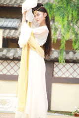 组图：《兰陵王》毛林林饰皇后 清纯少女照曝光