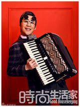 组图：大张伟登杂志封面 夸张投入表情曝光