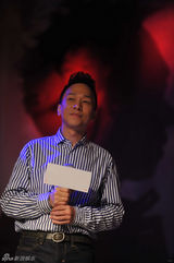 组图：黄家强内地歌迷见面会怀念家驹