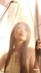 组图：连诗雅拍MV晒玉腿 挑战哭戏秀演技