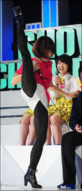 组图：Dal shabet等歌手点亮《Show Champion》现场