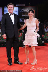 组图：《杀戮》威尼斯首映 温丝莱特雍容大气