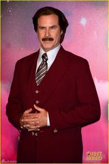 组图：威尔-法瑞尔现身EMA大红西装亮眼