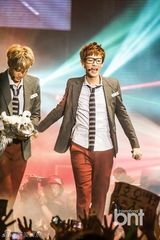 组图：SHINee与EXO-K等K-POP演唱会秀炫舞