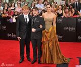 高组图：《哈7下》纽约首映 艾玛低胸礼服亮相