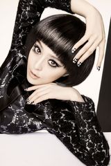 组图：范冰冰双风格大片 撞色复古个性张扬