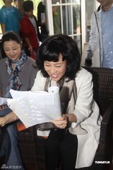 组图：刘蓓挑战暴力妈妈角色 邬君梅自嘲老不正经