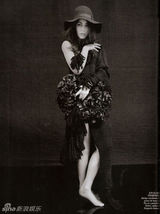 组图：梅根-福克斯登西班牙版《Vogue》玩神秘