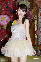 幻灯：动漫Maggie白色小礼服清纯 沉卓盈秀身材