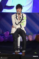 组图：金奎钟赴台湾与粉丝共度情人节