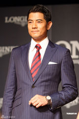 组图：郭富城染黑发代言名表 避谈七夕