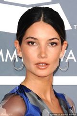 高清图：格莱美红毯超模莉莉-奥尔德里奇挺大肚